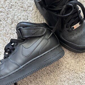 Black Air Force 1 Mid Top